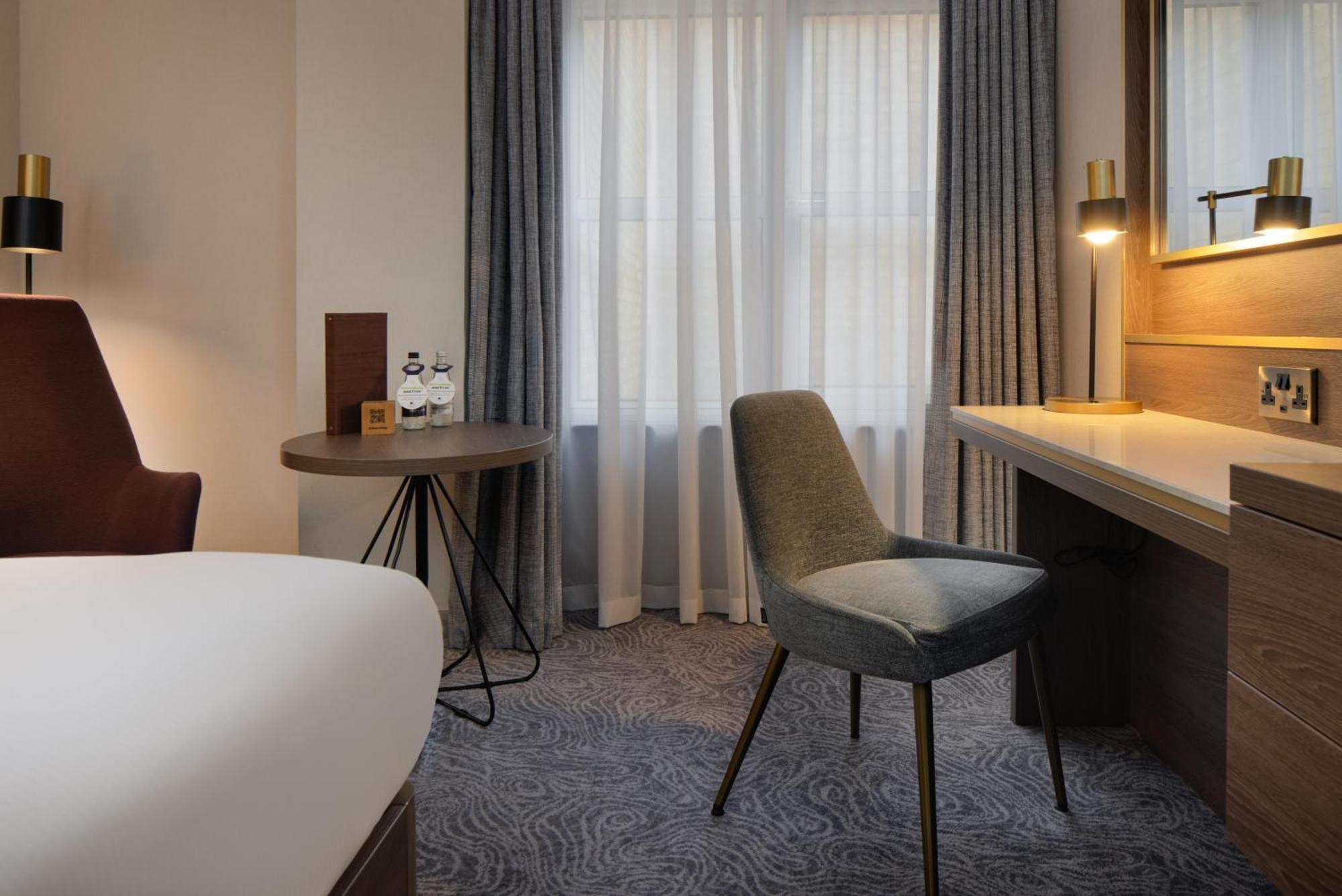 Deluxe Queen Room,1765808469:JPEG