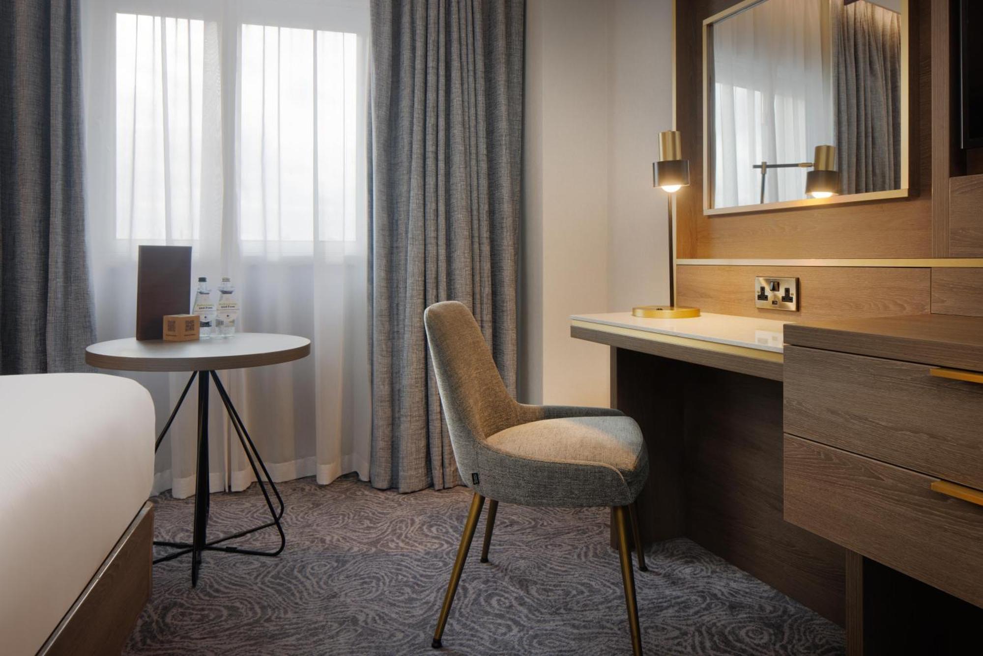 Executive King Room Lounge Access