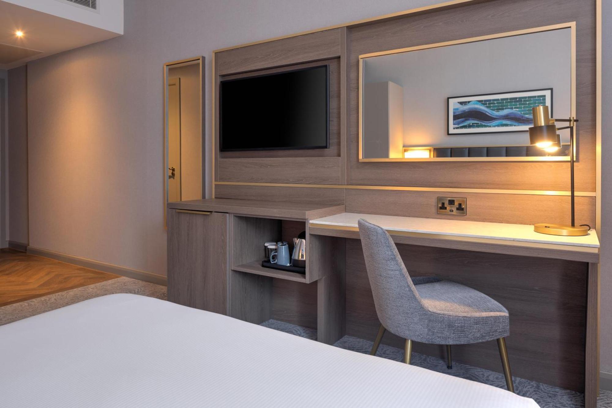 Queen Room Mobility Access